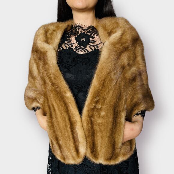 1960s Furs‎ by Truesdell Tan Stole with Pockets - Picture 3 of 6